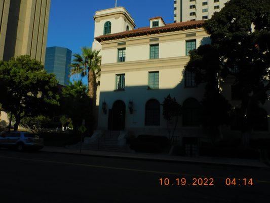 The many looks of the years that you see the early years of the 19th century and the designs of the building .