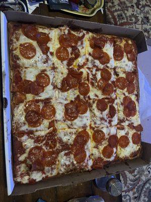 Square 16" Sicilian 16 Slices Pizza