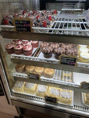 Half of the pastry case at the end of the day, 6pm, on Saturday - still a nice selection.