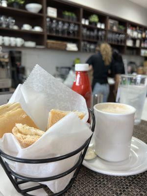 Tostada y Cafe con Leche