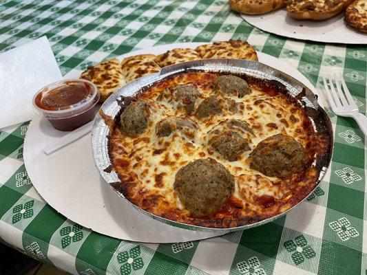 Baked spaghetti with meatballs