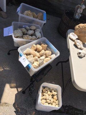 Geode cracking at Amana Maifest 2019.