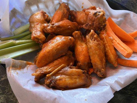 Bully's Original Bone-In Jumbo Wings, delicious