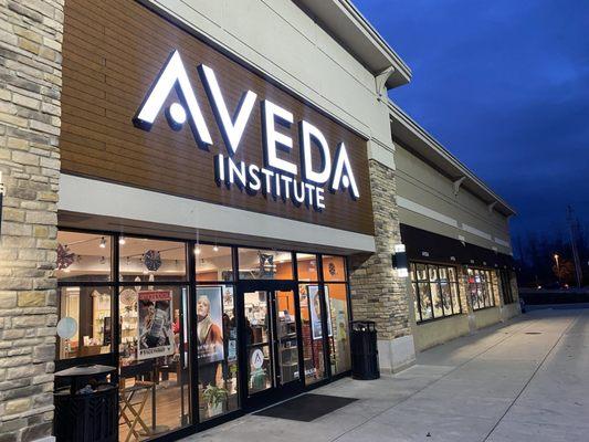 Friday, 22 December 2023 at Aveda in Columbus