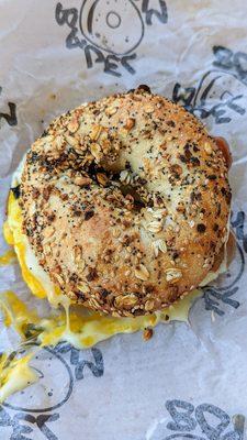 The OG Nick (Everything Bagel, Sausage, Over Easy Egg, White American Cheese) | Instagram: @telephonesmoothie