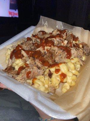 Mac n cheese pulled pork