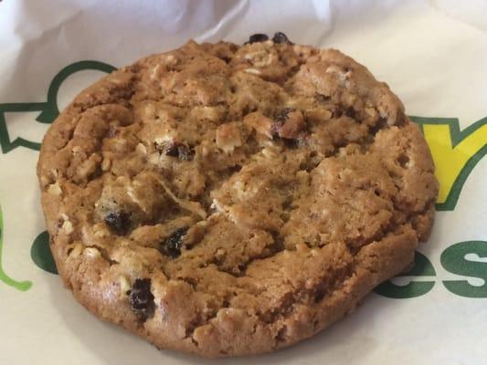 Oatmeal raisin cookie