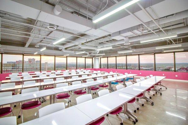 DISCOVER Training Room (17th floor) Seats up to 60 - Dry-erase  desks, dry-erase wall, projector, flexible seating arrangements, city views