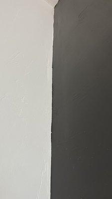 Jagged line between two walls