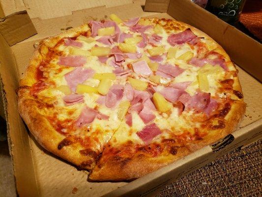 Hawaiian medium pizza