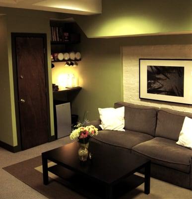 The waiting room, where the relaxation begins.