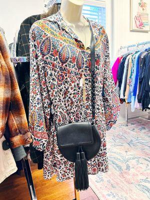 Celery Consignment Boutique In Memphis Style Fall Dress form with Crossbody Bag