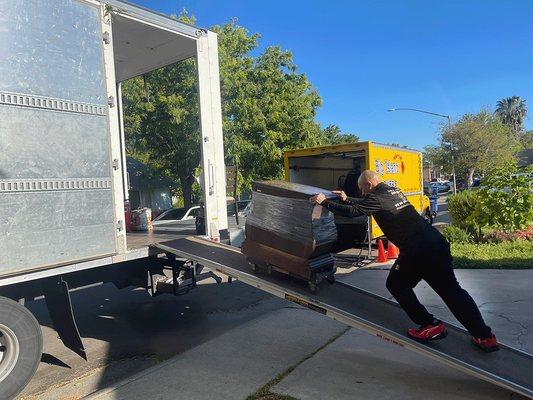 Big Island Movers loading.