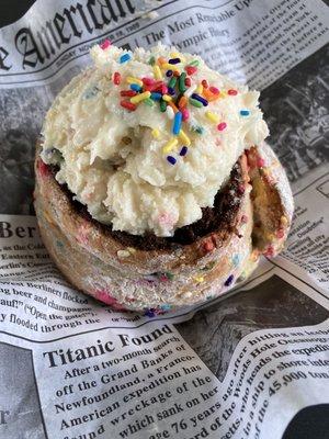 Confetti bun & cake batter topping