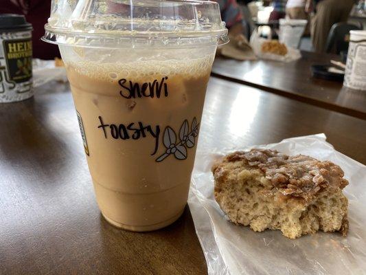 Coconut cold brew & Scone Cinnamon Struessel