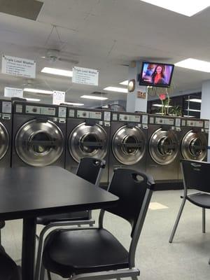 One set of washers next to the "lounge".