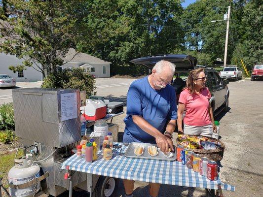 The man himself throwing down the dogs