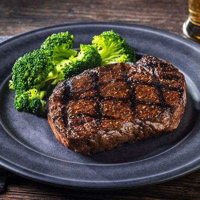 Filet Mignon with Broccoli