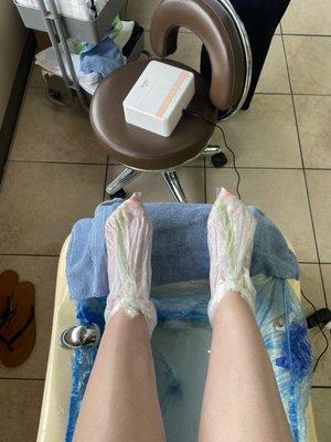 'European' Pedicure comes with a foot mask