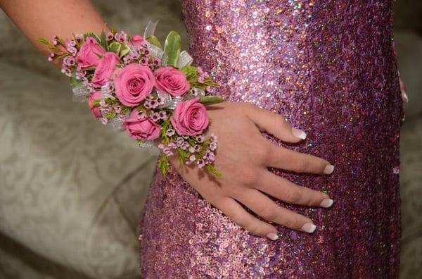 Model Samantha with Classy nails Pink & White set.