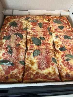 18" Round Sicilian Pizza