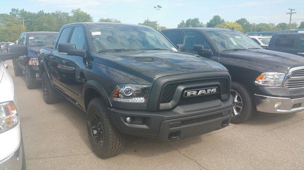 2017 Dodge 1500 RAM 4x4 Heavy Duty.