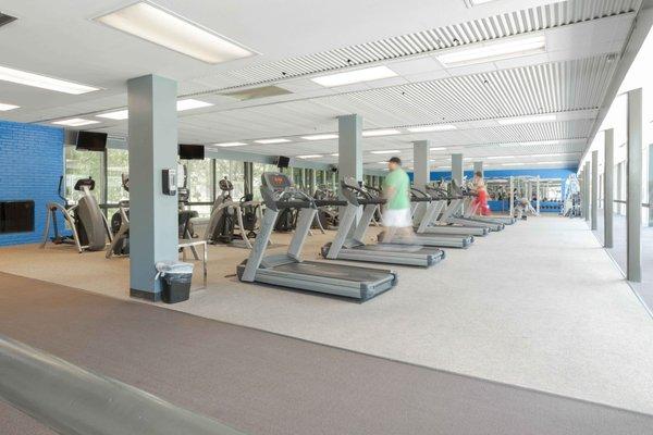 Indoor running track, and more at Bayou Park's Fitness Center!