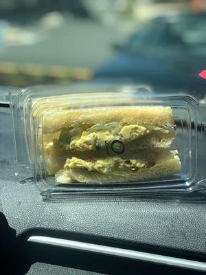 Egg salad sandwich