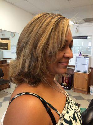 Highlights and hairstyle and hair cut
Iluminación y peinado y corte de cabello