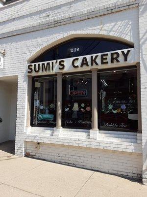 Front of Sumi's Cakery