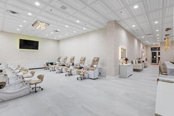 Golden Hour Nail Spa , Grand Opening 20% Off Untill 4/8/24
 Open Late until 10 Pm, Las Vegas Strip , https://goldenhournailsspalasvegas.co