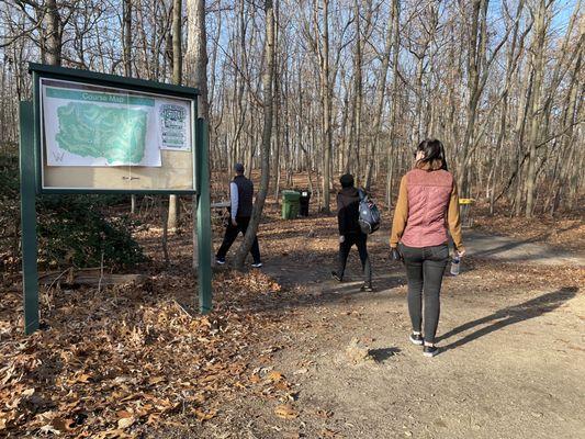 Disc golf entrance