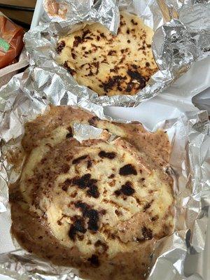 Pupusa de Arina de Maiz / Corn Flour Pupusa (top is chicken and bottom is revuelta)