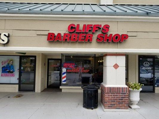 The front of Cliff's Barber Shop, facing University Boulevard.