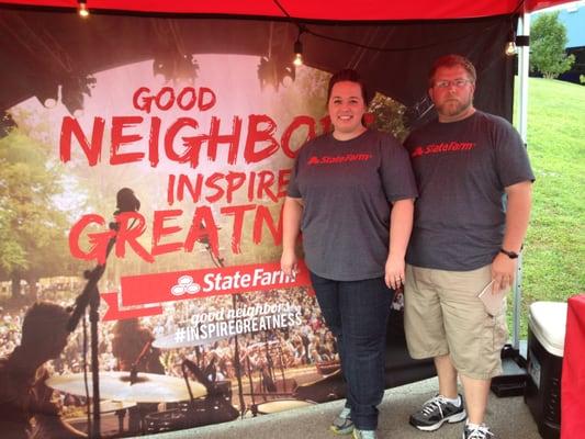 Toby Keith Concert giving away fans and sunglasses to keep everyone cool