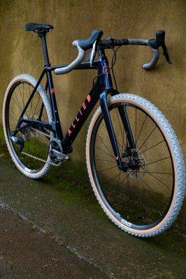 Allied Able custom build!
Sram AXS plus ENVE plus Ultradynamico!