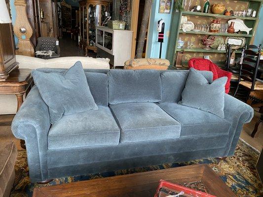 Henredon like new sofa