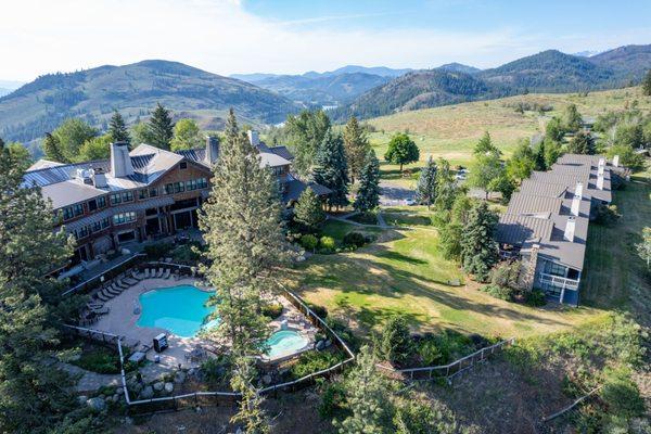 Summertime Pool at Sun Mountain Lodge