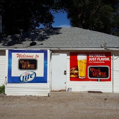 Great neighborhood bar. Friendly folks, friendly staff,  good cooks. Noon special, happy hour 5 to 6:30. Come on down.