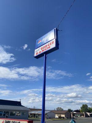 Sign for Davys Burger Ranch