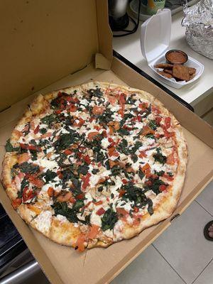 Make your own pizza: mozzarella, ricotta, tomato, spinach, chicken, peppers