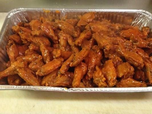 Tray of 100 Buffalo wings