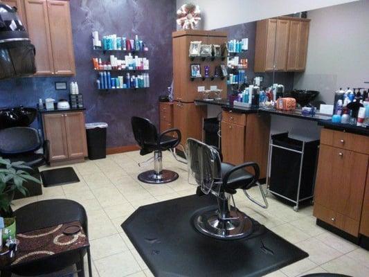 Spacious salon suite, perfect for the beauty professional. Upscale environment for your business.