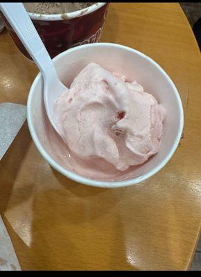 This is astrawberry icecream right?