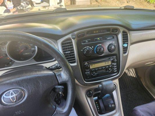 Shiny interior  dashboard, 2002 Toyota Highlander!