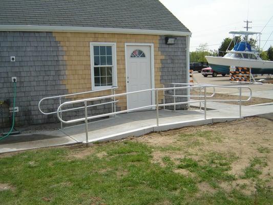 Aluminum handicap railing