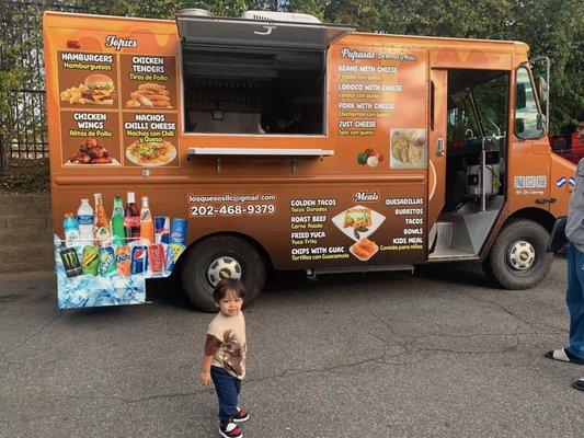 Los Quesos LLC Food Truck. Pupusas, tacos, burritos, taquitos, chicken wings, burgers.