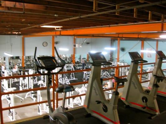 Mezzanine cardio area