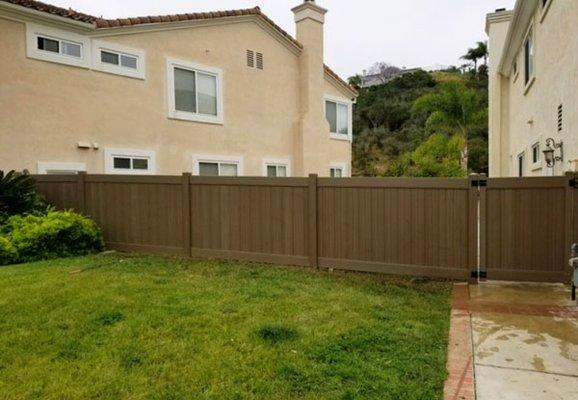 We installed this vinyl fence & gate in Del Mar, CA.