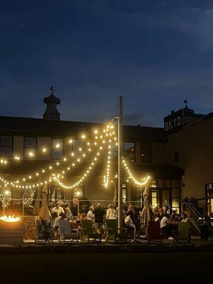 This patio was made for late night hangs with friends ...